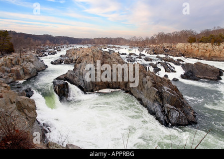 Rapide e cascate di Whitewater sul fiume Potomac presso il Great Falls Park, Virginia, USA Foto Stock