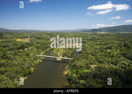 Ponte e Fiume Barron Kuranda vicino a Cairns North Queensland Australia antenna Foto Stock