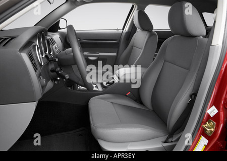 2005 Dodge Magnum sxt in rosso - Sedili anteriori Foto Stock