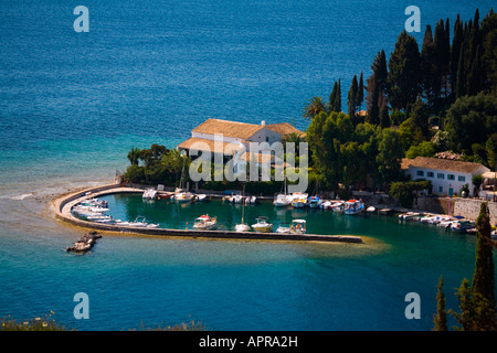 Vista del grazioso porto di Kouloura, Corfù, Grecia Foto Stock