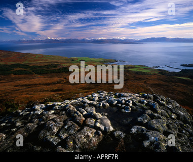 La Scozia continentale visto dalla vetta di un Sgurr, Isola di Eigg, Scotland, Regno Unito. Foto Stock