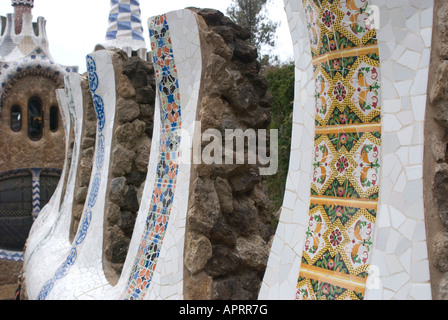 Parete piastrellata Parc Guell Foto Stock