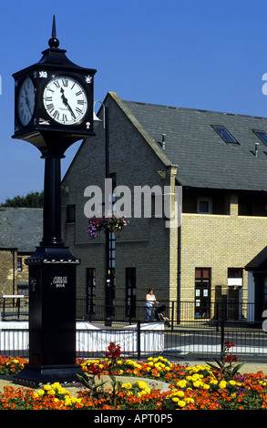 Jubilee Gardens e orologio, Chatteris, Cambridgeshire, England, Regno Unito Foto Stock