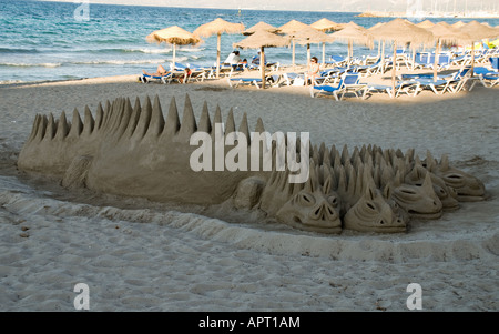 La scultura di sabbia sulla spiaggia Foto Stock