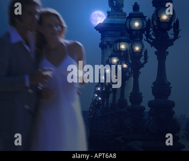 FR - PARIS: Romanticismo al Pont Alexandre III Foto Stock