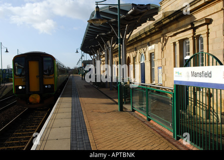 Mansfield Stazione ferroviaria Nottinghamshire. Foto Stock