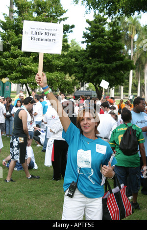 Miami Florida,Bayfront Park,Hands on HANDSON Miami Day,volontariato volontari servizio comunità volontariato lavoratori del lavoro, lavoro di squadra che lavorano insieme Foto Stock