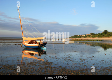 Guardando il tramonto lungo la costa sul tidal flats in Massachusetts Brewster USA Foto Stock