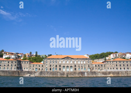 Vecchio Customs-House di Porto (Alfândega do Porto), Portogallo. Oggi utilizzato come Museo Svizzero dei Trasporti e delle comunicazioni. Foto Stock
