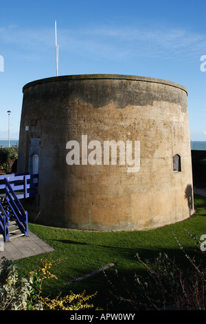 Il desiderio di torre numero 73 un martello piccolo fortilizio difensivo su King Edwards Parade eastbourne East Sussex England Regno Unito Foto Stock