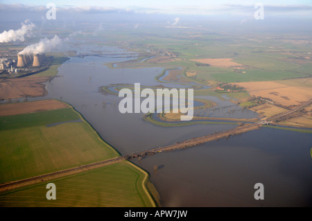 Allagamento Fiume Aire, a sud di Selby, North Yorkshire, Inghilterra Foto Stock