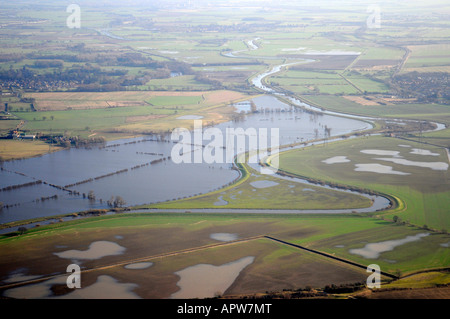 Allagamento Fiume Aire, a sud di Selby, North Yorkshire, Inghilterra Foto Stock