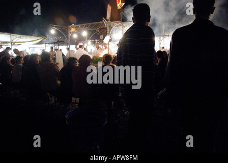 Marrakech Marrakesh città nel sud-ovest del Marocco la Djemaa el Fna e mercato alimentare a notte Foto Stock