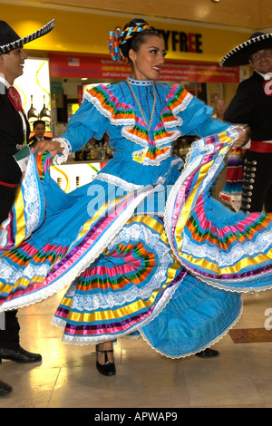 Ballerini Mariachi Aeroporto di Cancun Messico Foto Stock