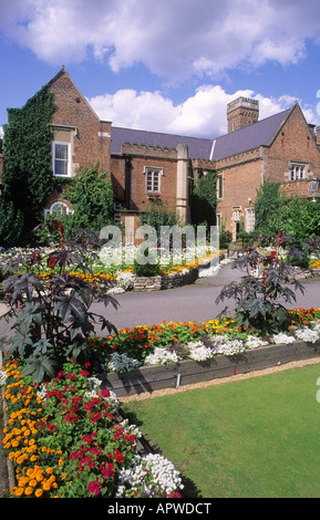 Ayscoughfee Hall e giardino Spalding Lincolnshire xv secolo edificio storico architettura England Regno Unito Foto Stock