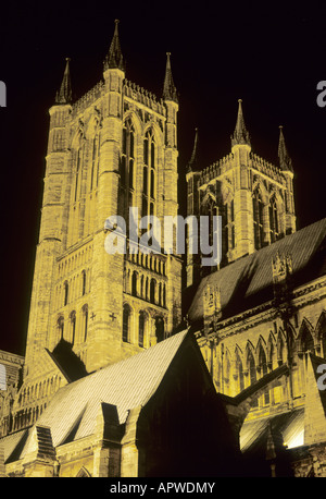 Lincoln Cathedral Floodlit west towers night floodlight Lincolnshire England English Medieval architecture history travel Foto Stock