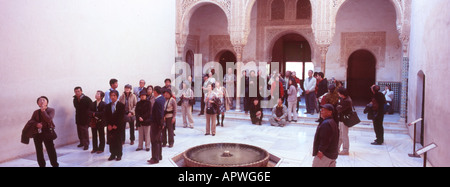 L'Alhambra di Granada Spagna un moresco e sito musulmano con architettura fantastica e un tranquilli interni Foto Stock