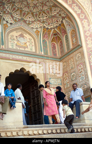 I visitatori al forte di Amber a Jaipur Foto Stock