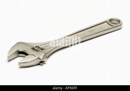 Chiave regolabile o Monkey Wrench su sfondo bianco close up Foto Stock