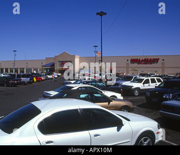Auto nel parcheggio Wal Mart, Las Vegas, Nevada, STATI UNITI D'AMERICA Foto Stock
