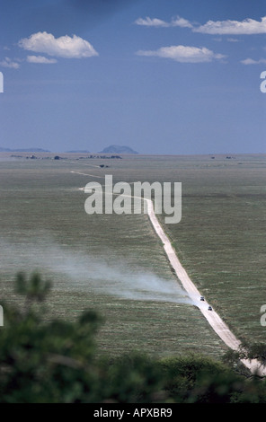 Strada di oltre le pianure del Serengeti Serengeti National Park, Tanzania, Afrika Foto Stock