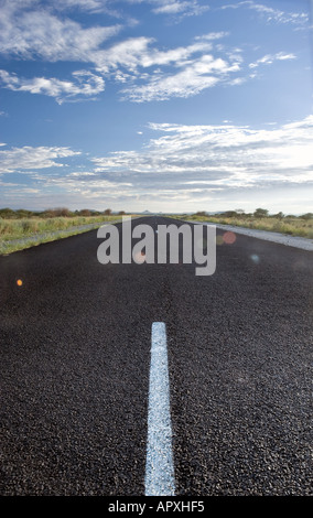 Strada Capo settentrionale vicino a Kimberley Douglas Sud Africa Foto Stock