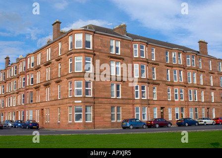 Sandringham edificio di appartamenti sul lungomare in Largs Ayrshire in Scozia Foto Stock