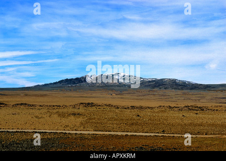 Vista panoramica delle cime innevate delle montagne Atlas Foto Stock