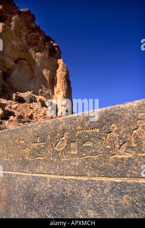 Geroglifica murale su una parete presso l'antico sito archeologico del tempio di Gebel Barkal Foto Stock