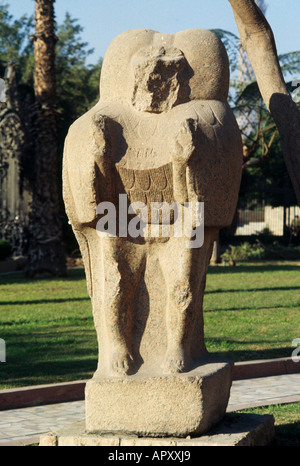 Il Cairo Egitto Museo Nazionale del Cairo Statua in motivi Foto Stock
