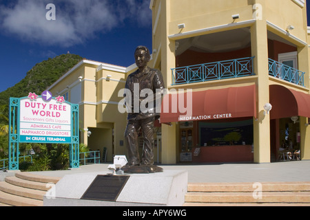 Statua del Dott. Albert Claudio ("Claude') Wathey davanti Harbour Point Village centro informazioni su San Marteen/ San Martin Foto Stock