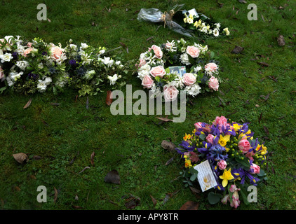 Funerale Saint Martins Chiesa East Horsley Surrey in Inghilterra fiori di famiglia Foto Stock