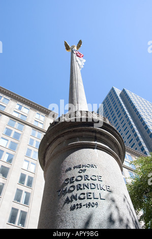 Monumento in memoria di George Thorndike Angell 1825-1909 in Post Office Square Boston Massachusetts Foto Stock