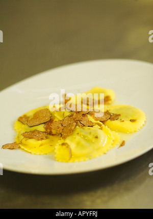 Ravioli con tartufo nero, ristorante toscano, Italia Foto Stock