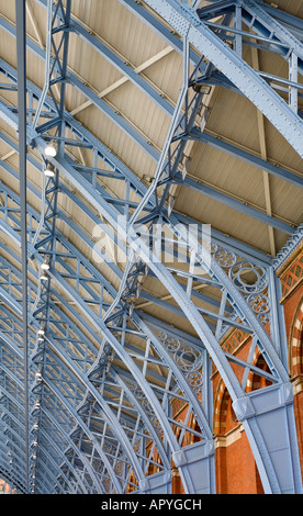 Interno del rinnovato St Pancras International Station Foto Stock