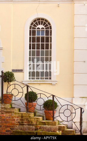 Una grande finestra ad arco e rustico passi in una proprietà a Tunbridge Wells Kent, foto di Jim Holden. Foto Stock