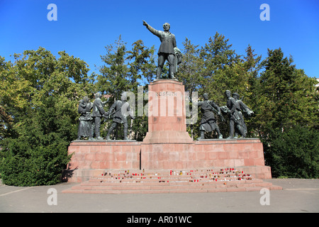 Statua della libertà ungherese-combattente Lajos Kossuth davanti al parlamento a Budapest, Ungheria Foto Stock