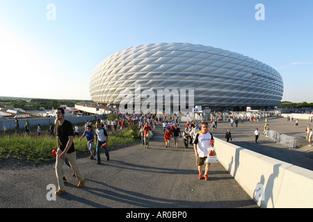 Le persone che lasciano l'Allianz Arena Fifa WM stadium Fifa football coppa del mondo 2006 Monaco di Baviera, Germania Foto Stock