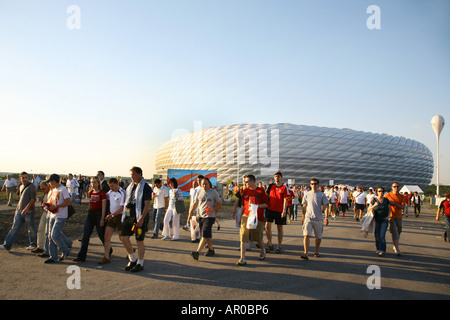 Le persone che lasciano l'Allianz Arena Fifa WM stadium Fifa football coppa del mondo 2006 Monaco di Baviera, Germania Foto Stock