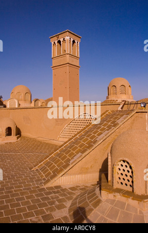 I cortili e windtowers di Kashan s case tradizionali in Iran Foto Stock