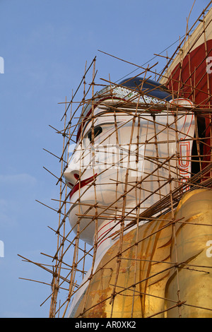La Pagoda Kyaikpun, Budda seduto, ponteggi, Bago, Myanmar Foto Stock