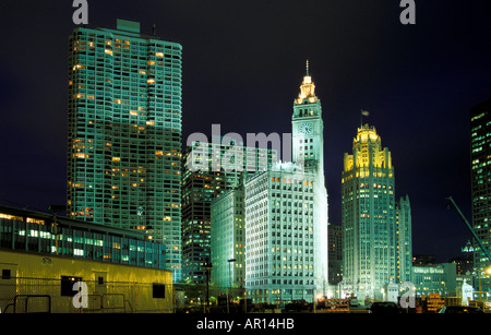 Il Wrigley Building in downtown Chicago fotografata al crepuscolo Chicago STATI UNITI D'AMERICA Foto Stock