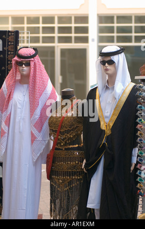 Manichino che indossa un vestito tradizionale Foto Stock