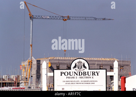 La costruzione di nuove case presso il villaggio di Poundbury vicino a Dorchester Dorset in Inghilterra, Regno Unito Foto Stock