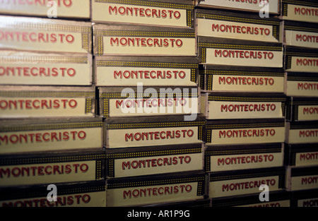 Caraibi Cuba havana la fabbrica di partagas scatole di sigari montecristo Foto Stock