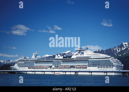 Holland America nave da crociera Coral Princess al dock di Seward centromeridionale Alaska Foto Stock