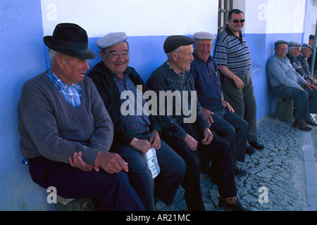 Gli uomini anziani, arraiolos, Alentejo Portogallo Foto Stock