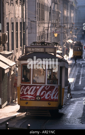 Il Tram n. 28, Rua da Conceico, Baixa, Lisbona Portogallo Foto Stock