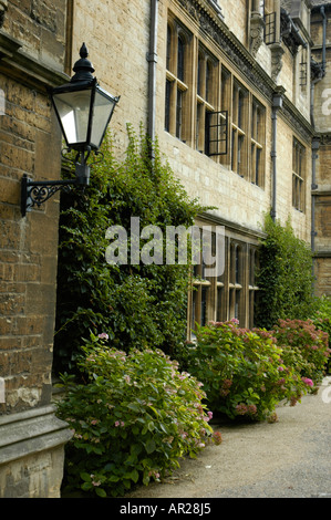 Edifici nella parte anteriore del quadrangolo Trinity College di Oxford Foto Stock