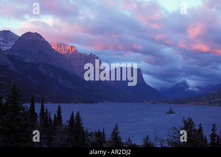 Sunrise sui picchi nel Glacier National Park Montana Foto Stock